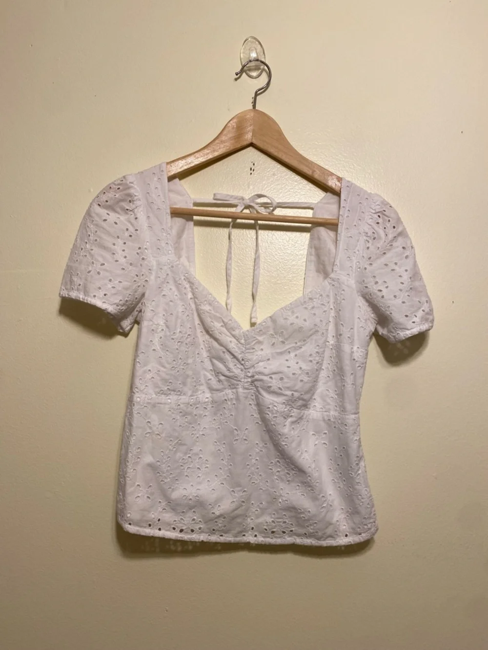 Abercrombie & Fitch White Eyelet Puff Sleeve Square-Neck Top. Size S